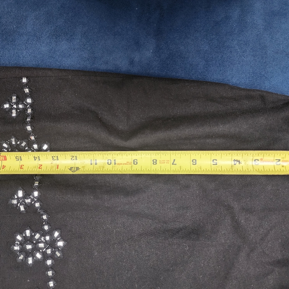 Elegant Black Skirt with Embellishments - Picture 3 of 8
